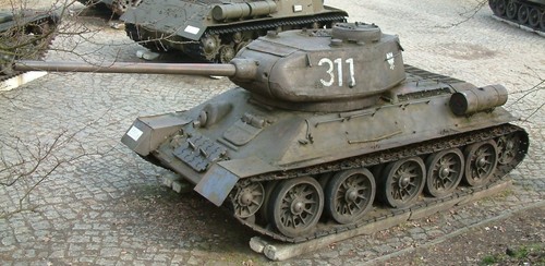 소련군의 T-34-85 전차(사진은 폴란드군이 사용한 것)